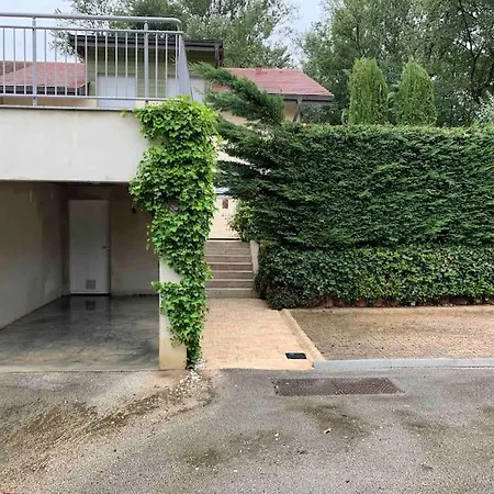 13 Villa *