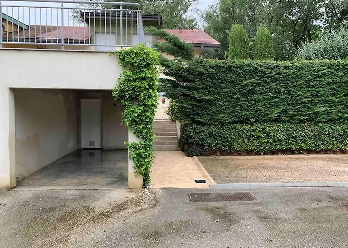13 Villa *